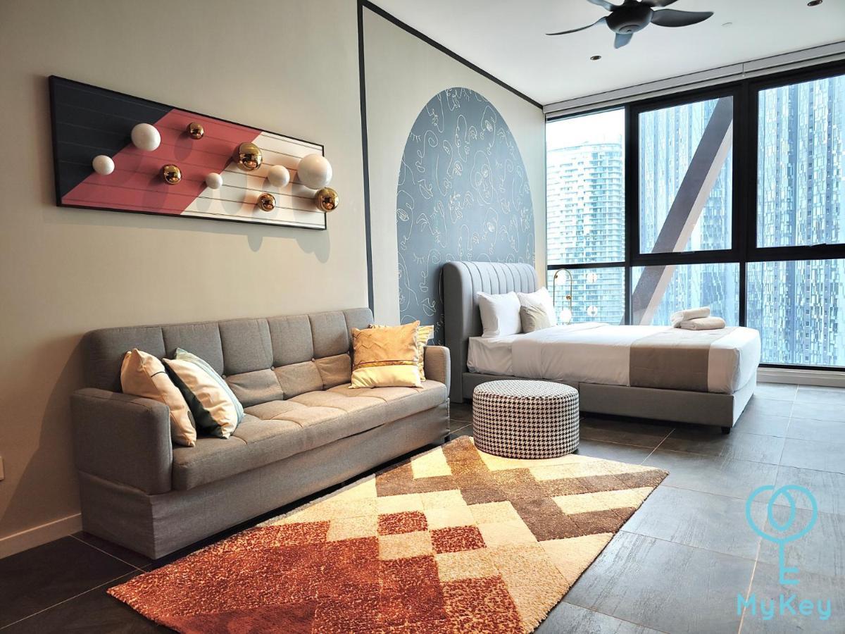 Scarletz Suites By Mykey Kuala Lumpur Exterior photo A room at the hotel